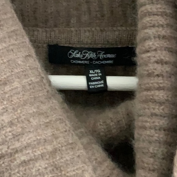 Women’s Cashmere Sweater - Picture 2 of 3